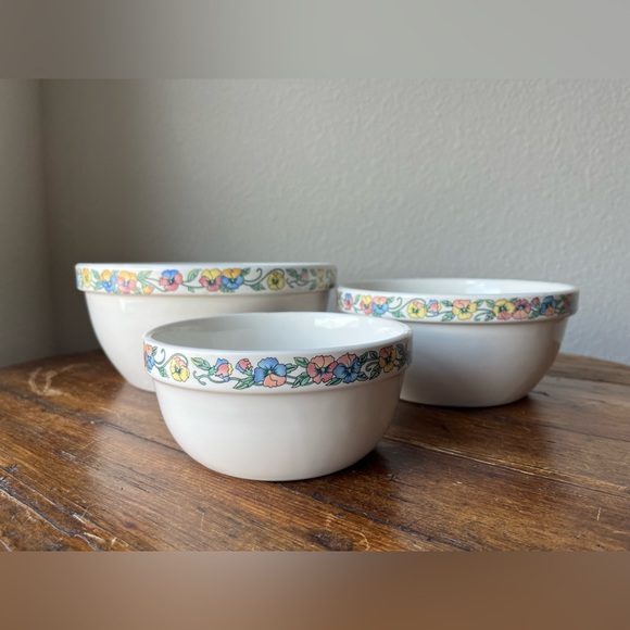 Nishiwaki Japan Nesting Bowls with floral Rim design Set of 3 - Picture 3 of 10